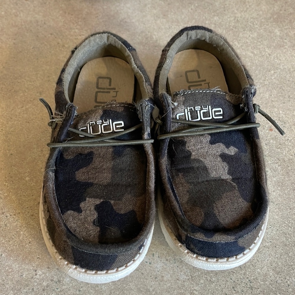 Kids size 11 hey dudes